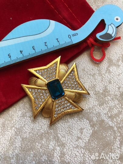 Великолепная брошь Joan Rivers