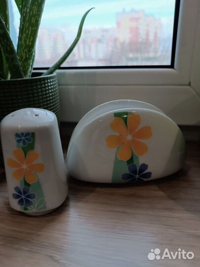 Салфетница и солонка - перечница