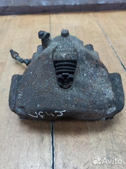 Тормозной суппорт передний правый Opel Astra H