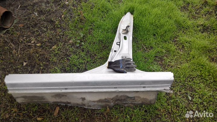 Ниссан альмера классик левая средняя стойка В нали