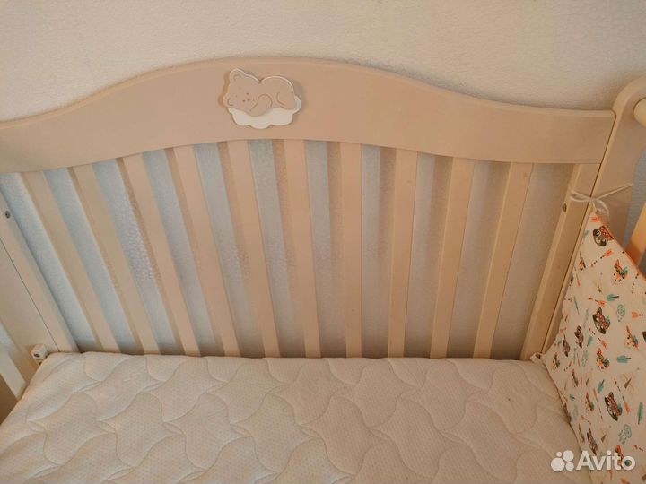 Детская кроватка с матрасом