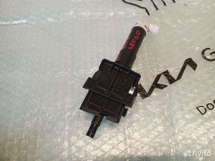 Форсунка омывателя правая Lexus RX 3