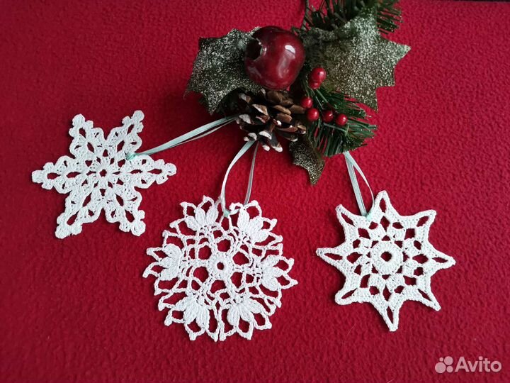 Ажурные вязаные снежинки на елку