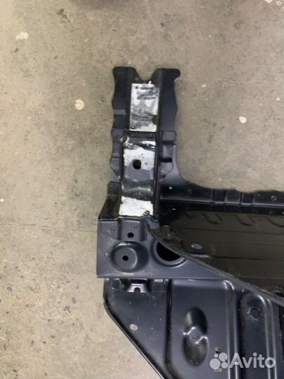 Суппорт фары передний правый Toyota Land Cruiser