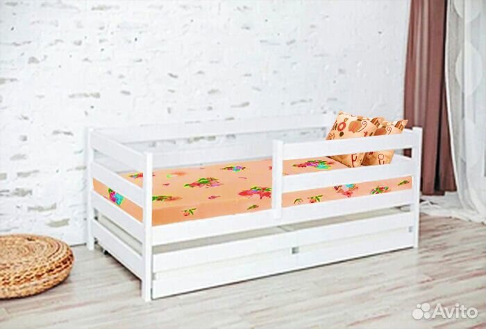 Кроватка с бортиком детская из массива софа эко