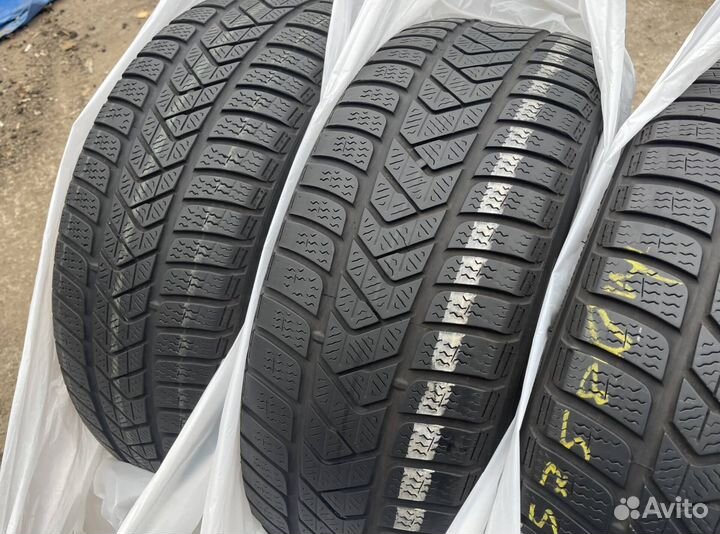 Pirelli Winter Sottozero 3 215/55 R18