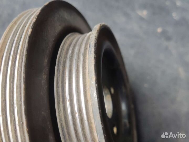 Шкив помпы Mitsubishi Libero 4g13