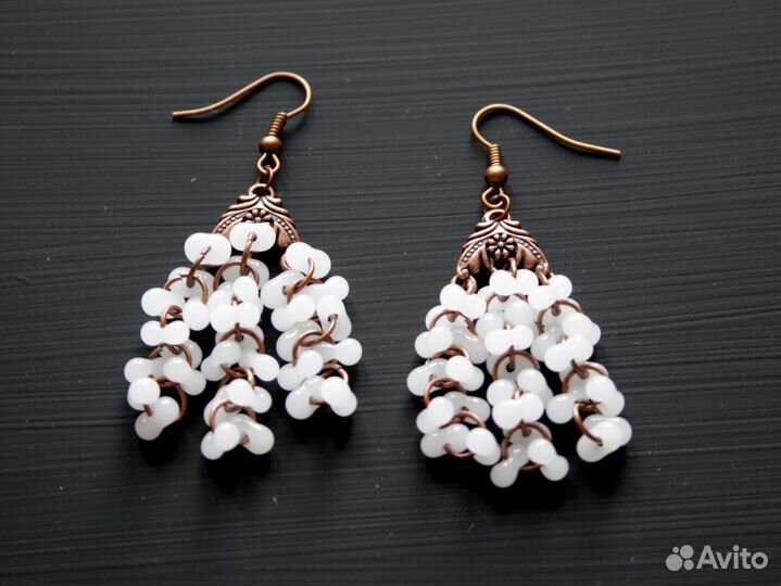 Новые Серьги медного цвета с белыми бусинами