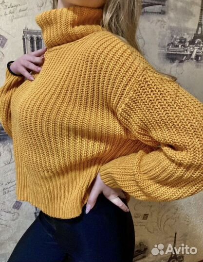 Желтый горчичный свитер укороченный с горлом
