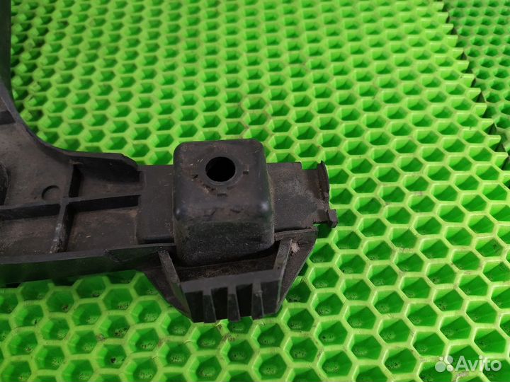 Кронштейн заднего бампера левый L Volvo XC60