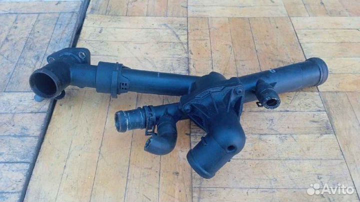 Фланец системы охлаждения Skoda Superb 3.6