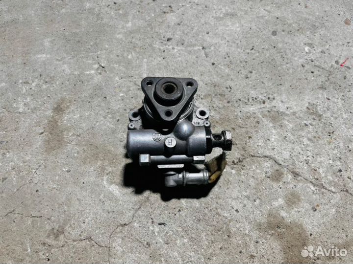 Насос гидроусилителя руля Audi A6C5 4B 2.4BDV 2001