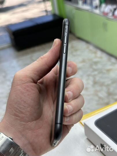 Телефон iPhone 11 64