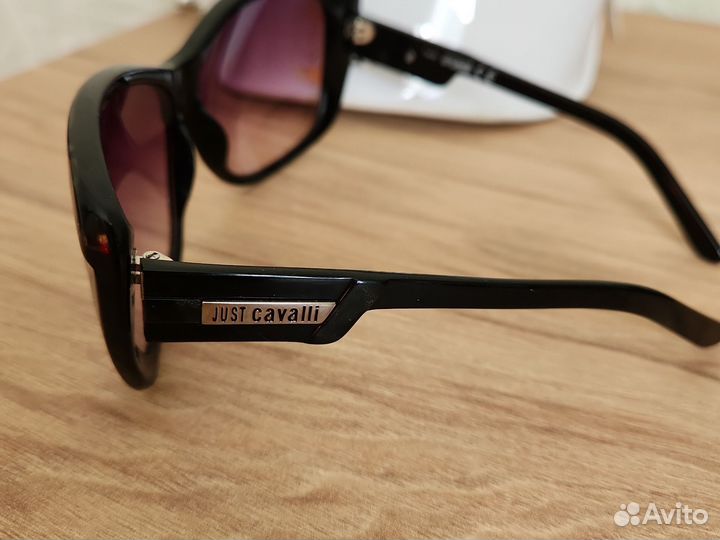 Солнцезащитные очки женские брендовые