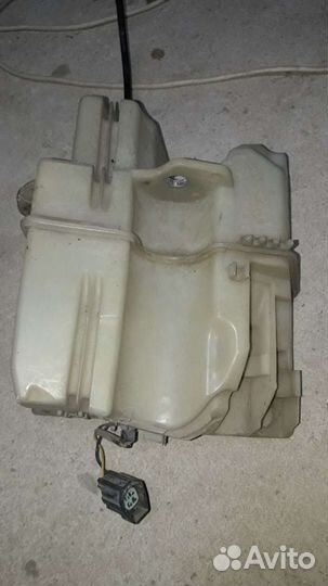 Бачёк омывателя volvo s80