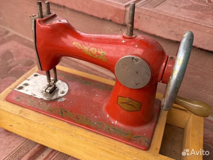 Швейная машина ручная
