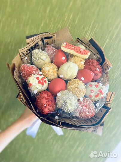 Бананы в шоколаде клубника