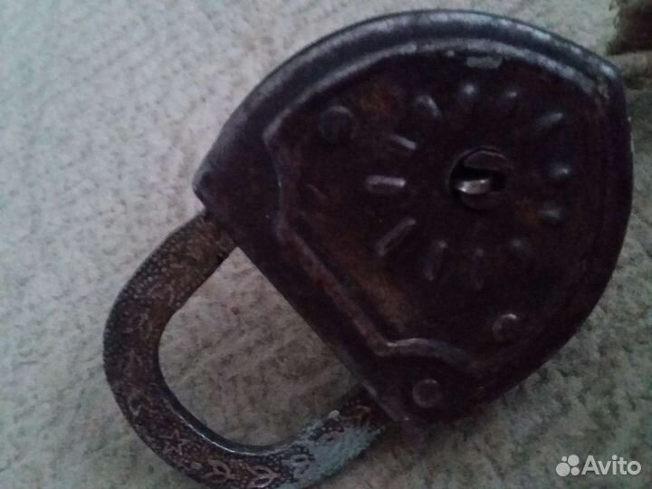 Замочек старинный