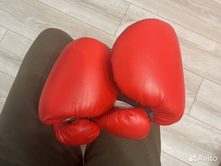 Боксерские перчатки everlast 14oz