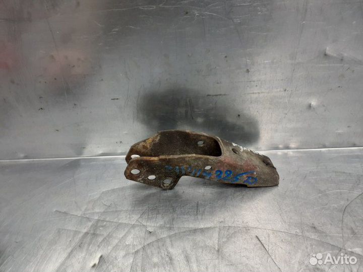 Крепеж рулевой рейки Audi 80/90 B3 1986-1991