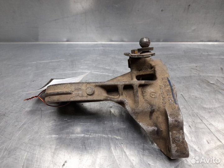 Кронштейн опоры кпп Volkswagen Golf Iii/Vento