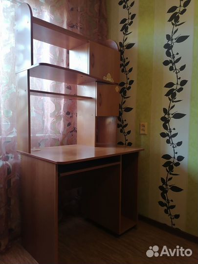 Продам компьютерный стол