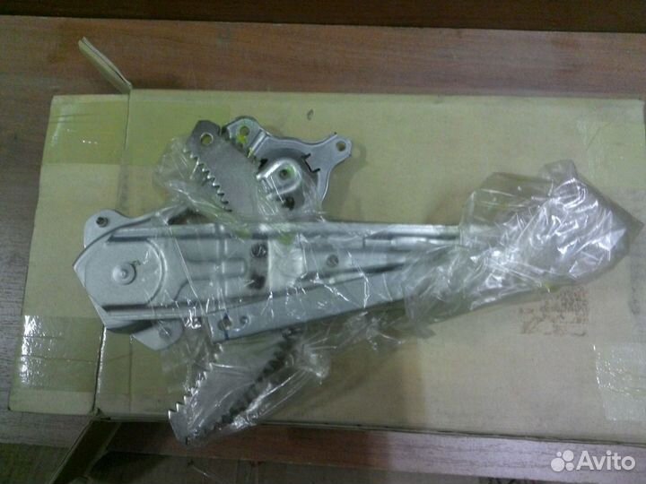 Стеклоподъемник Tiida SC11X 82721EE00B