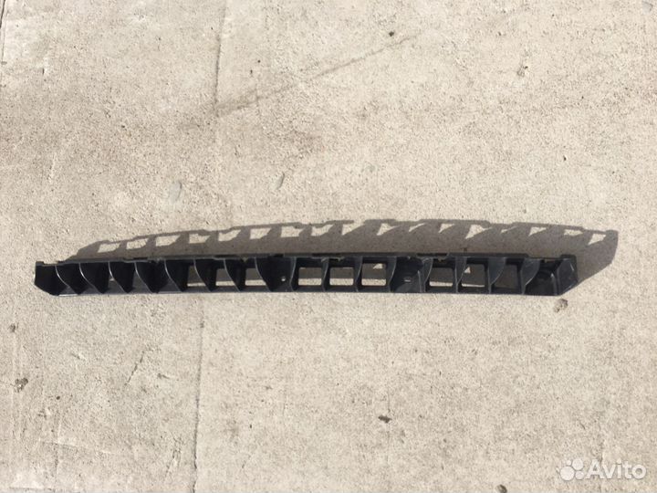 Кронштейн заднего бампера Skoda Rapid 2012-20