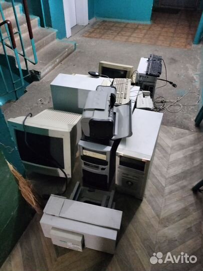 Мониторы, блоки питания, клавиатуры