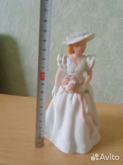 Статуэтка фарфоровая