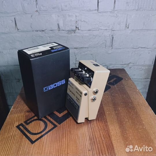 Педаль эффектов для электрогитары Boss Dynamic Wah