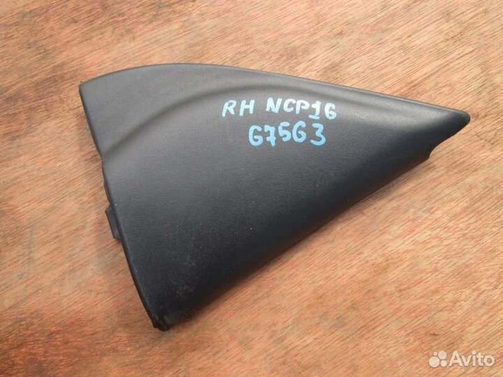 Уголок двери правый Toyota Platz NCP16 2NZ-FE