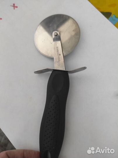 Круглый нож для пиццы