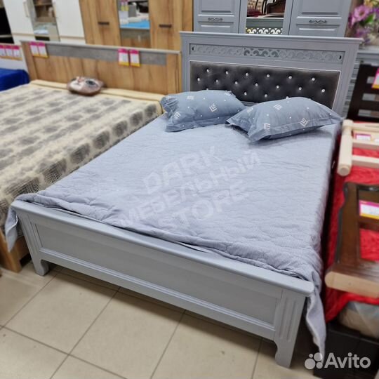 Кровать массив