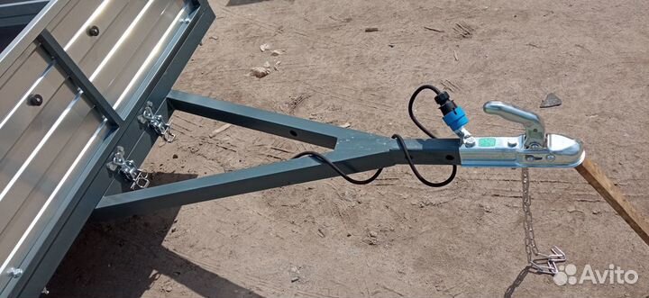 Легковой прицеп 