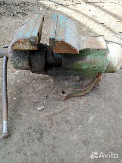 Тиски слесарные