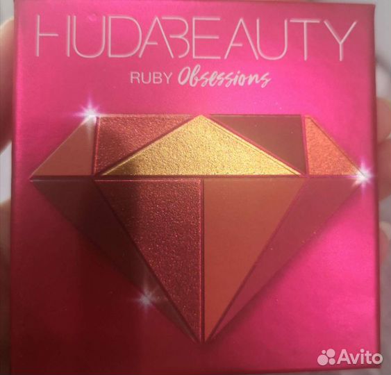 Палетка теней huda beauty