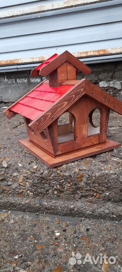 Кормушка для птиц и белок