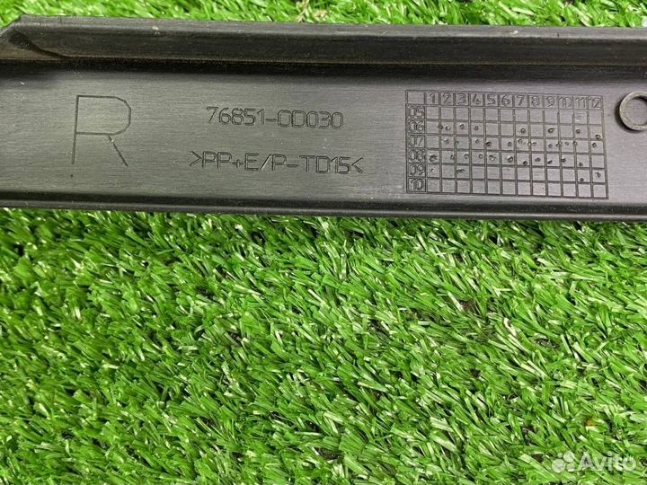 Накладка бампер передний правая Toyota Yaris 5595