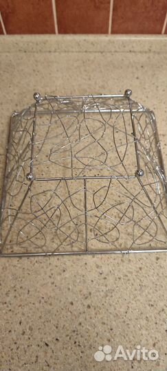 Ваза под фрукты на ножки металлическая