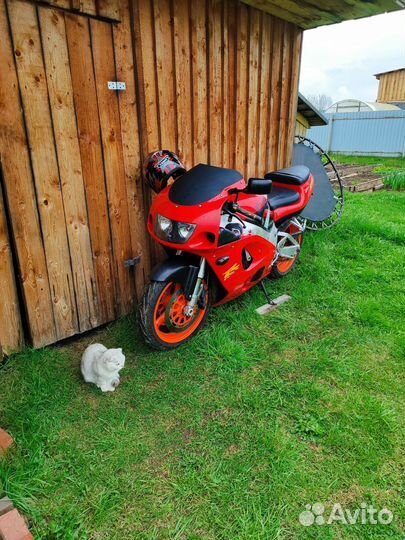 Suzuki GSX-R750
