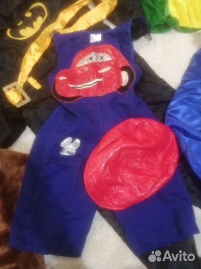 Новогодние костюмы:мушкетёр,бэтмен,мишка,строитель