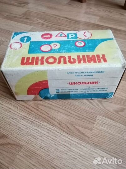 Электромеханическая игрушка школьник