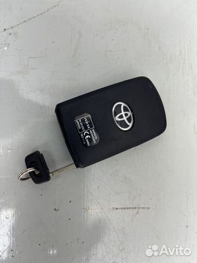 Ключ зажигания Toyota Corolla E180 1ZR 2015