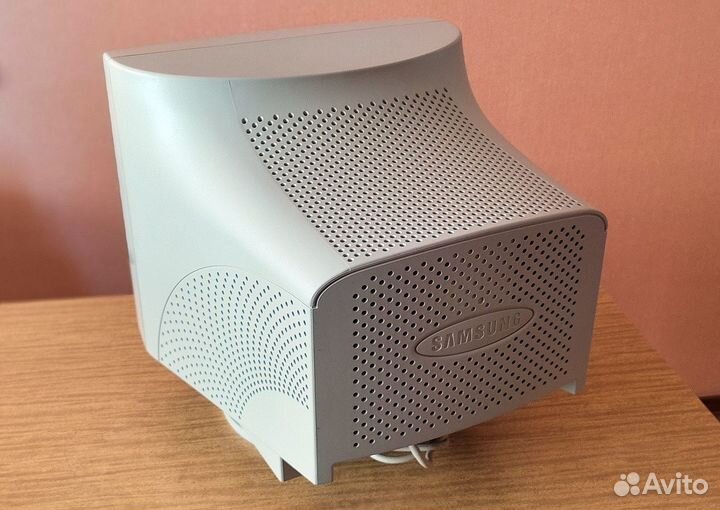 Монитор Samsung SyncMaster 550s