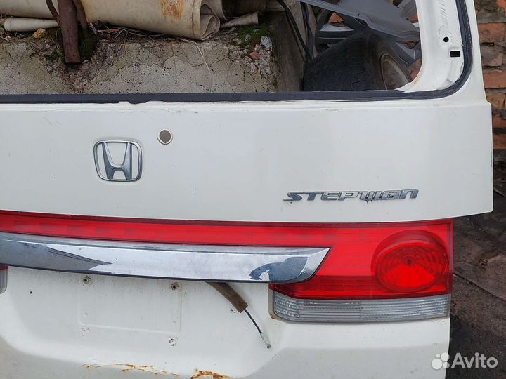 Стоп-сигнал Honda Stepwgn RG1 (2005-2009)