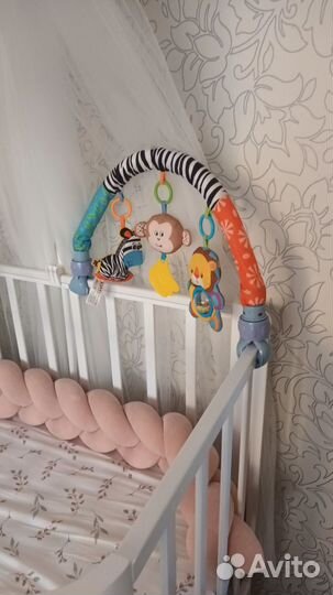 Дуга с игрушками