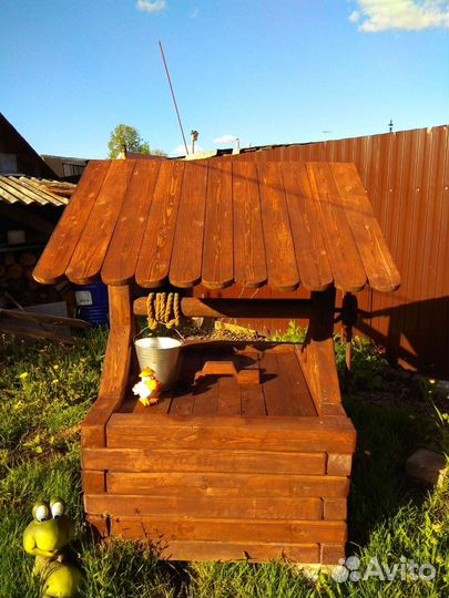 Колодец деревянный - декор для сада