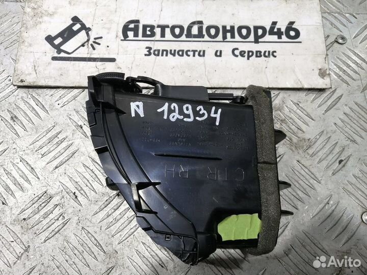 Дефлектор центральный правый Nissan Note E11