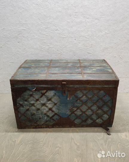 Сундук деревянный старинный